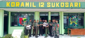 Bentuk Perhatian, Danramil 0822/12 Sukosari Bondowoso Beri Bingkisan Lebaran ke Anggota