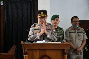 Polres Bondowoso Mengamankan Ibadah Umat Nasrani Dalam Peringatan Hari Kanaikan Isa Almasih