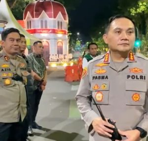 Kapolrestabes Surabaya Didampingi Kasat Lantas Pimpin Langsung Pengamanan On The Road Bonek