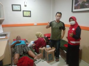 Kegiatan Donor Dara Bersama Ketua PMI Dampit Malang