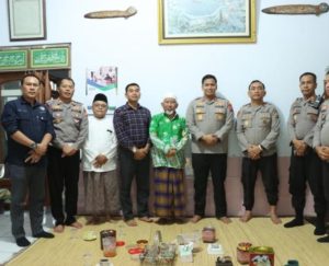 Jaga Sinergitas Dengan Tokoh Agama, Kapolres Beserta PJU Silaturahmi Kepada Ketua MUI Bondowoso