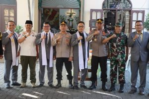 Polres Bondowoso bersama Forpimda Mengecek Pengamanan Ibadah Umat Nasrasi di Hari Kenaikan Isa Almasih