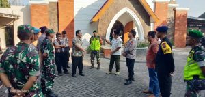 Kenaikan Isa Almasih, Sinergitas Babinsa Kodim 0822 Bondowoso Amankan Ibadah di Gereja