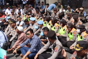 Geruduk Kantor DPRD, Polres Bondowoso Lakukan Pengamanan Secara Humanis