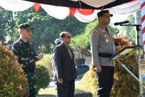 Kapolres Beserta Dandim Bondowoso Pimpin Upacara Laounching Polisi RW