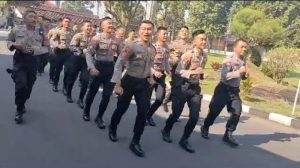 Anggota Samapta Polres Bondowoso Terus Tingkatkan Kemampuan Dalam Rangka Pengamanan Pilpres 2024-2029