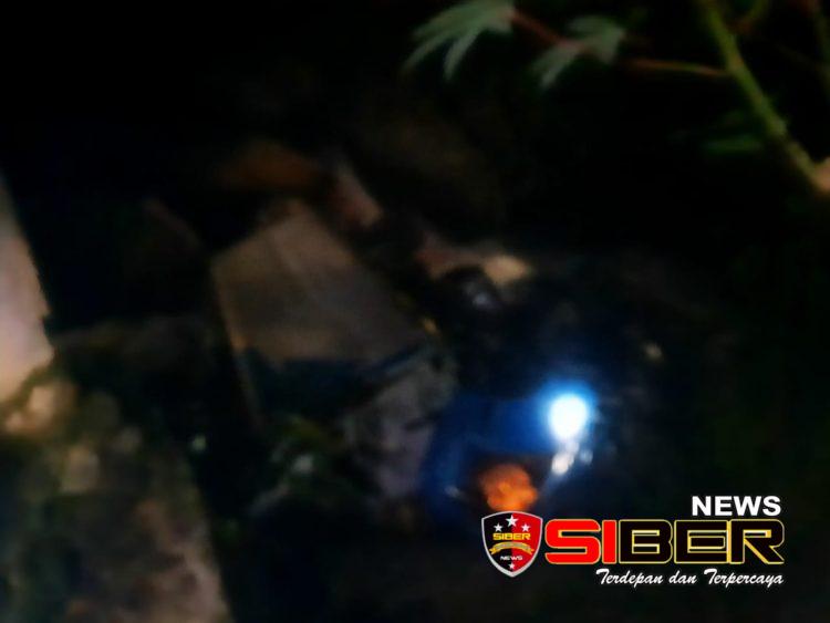 Nahas Truk Pengangkut Bahan Roti Terjun ke Sungai di Jalan Raya Padang-Solok