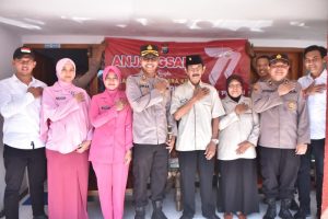 Berbagi Kebahagian Hari Bhayangkara, Kapolres Situbondo Anjangsana Purnawirawan dan Warakawuri