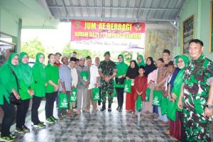 Jumat Berbagi, Kodim 0421/Ls Bagikan Sembako Kepada Masyarakat Kurang Mampu