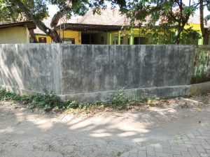 Pemindahan Pagar Tembok Balai Desa Pelalangan Bondowoso, Dikeluhkan Warga