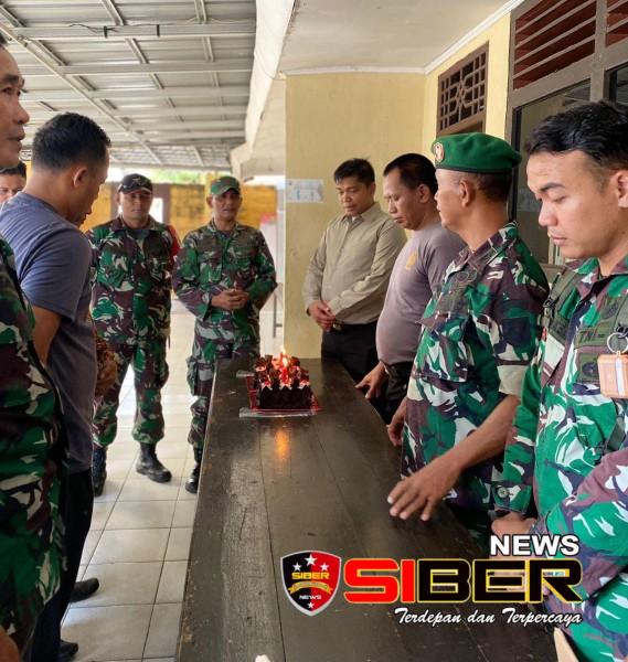 Sinergitas TNI-POLRI Diwujudkan Oleh Koramil 421-03/Pnh Di HUT Bhayangkara ke-77 Kepada Polsek Penengahan