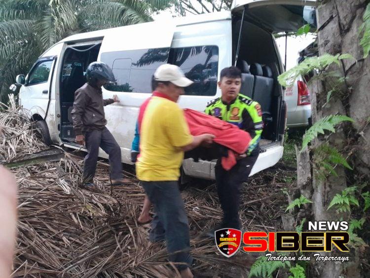 Kecelakaan Toyota Hiace Dengan Dump Truck di Jalinsum Dharmasraya, 1 Tewas 3 Luka-luka