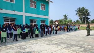 Bentuk Disiplin Siswa SMP IT Tunas Insan Cendekia, Babinsa Kodim 0421/Ls, Latihkan PBB
