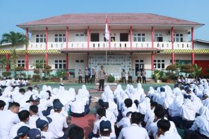 Tahun Ajaran Baru, Police Go To School Sambangi SMA Negeri 1 Kalianda