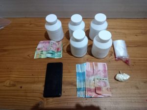 Ungkap Peredaran Okerbaya, Satresnarkoba Polres Situbondo Amankan 1 Pemuda dan 4000 Pil Trex