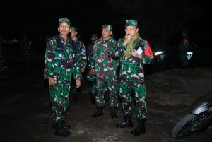 Pangdivif 2 Kostrad Tinjau Latihan Penerjunan Yonif Para Raider 502 Kostrad Dalam Rangka Latgab TNI TA. 2023