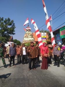 Sedekah Bumi Desa Bogem Ada Tumpeng Raksasa