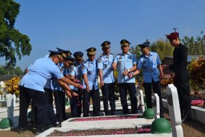 Peringatan Hari Dharma Karya Dhika ke-78: Lapas Bondowoso Gelar Ziarah Tabur Bunga di Taman Makam Pahlawan