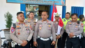 Detik – Detik Proklamasi, Seluruh Pengendara di Bondowoso Berhenti Untuk Hormat Bendera Merah Putih