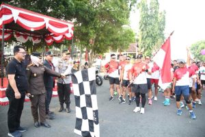 Meriahkan HUT RI ke-78, Dandim 0421/Lamsel Pimpin Lari bersama Komponen Masyarakat