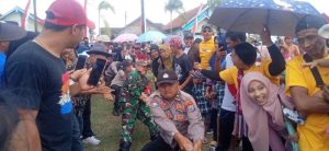 Gabungan Anggota Polsek glenmore Dan Koramil 0825/16 Glenmore Menjadi Peserta Lomba Tarik Tambang 