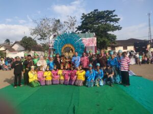 Memeriahkan HUT RI Ke-78, SMA Negeri 1 Sukosari Menggelar Pawai Budaya