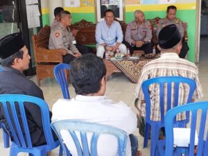 Satreskoba Beserta Jajaran Polres Bondowoso Lakukan Sosialisasi Kampung Tangguh Di Desa Tegalampel
