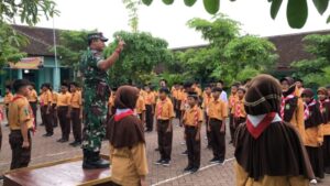 Koramil 0825/16 Glenmore Tanamkan Nilai-Nilai Kebangsaan Sejak Dini Kepada Generasi Penerus