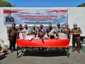 Kejaksaan Negeri Bondowoso Musnahkah Barang Bukti dari 102 Perkara Inkrah