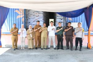 Dandim 0822/Bondowoso bersama Forkopimda Menghadiri Lounching Bantuan Pangan Cadangan Beras