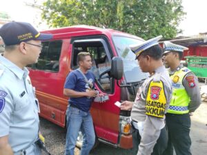 Satlantas Polres Situbondo Akan Tindak Tegas Sopir Parkir Sembarangan