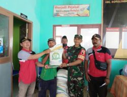 Babinsa Posramil 0822/14 Gandeng Pemdes Lanas Botolinggo Bondowoso Dampingi penyaluran Beras Bantuan Pangan Tahap II