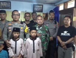 Kasatlantas Polres Bondowoso Bersama TNI Berbagi Dengan Puluhan Anak Yatim Piatu