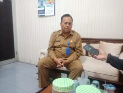 Jelang Penilaian Adipura Tahun 2023, DLH Situbondo Lakukan Kegiatan Perbaikan dan Pengecatan Pot Bunga