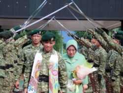 Tradisi Pelepasan Sabadha 39 Letkol Infantri Rinto Wijaya Dengan Penuh Haru.