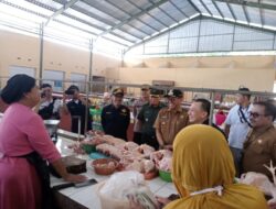 Kasdim 0822/Bondowoso Bersama Forkopimda Gelar Operasi Pasar Bondowoso