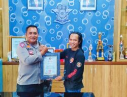 Kasat Lantas Polres Bondowoso Mendapat Piagam Penghargaan Dari PT Sibernews Multimedia