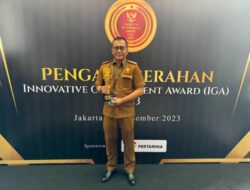Dinilai Kabupaten Inovatif, PJ Bupati Bondowoso Terima Penghargaan Innovative Government Award 2023