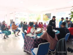 Pemerintah Kecamatan Jelbuk Jember Bagikan Dana BLT DBHCHT Tahun 2023