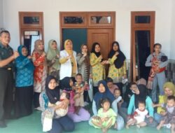 Peran Babinsa Sertu Slamet Dalam Mencegah Stunting, Bagikan Bantuan Telur Kepada Anak Balita