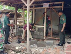 Posramil 0822/12 Sumberwringin Renovasi Rumah Warga Kurang Mampu