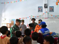 Penuh Bahagia, Kedekatan Dandim 0822 Bondowoso Dengan Anak-anak Walidono