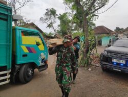 Kodim 0822/Bondowoso Kompak dan Bersinergi dalam Pembangunan Pasca Bencana Angin Puting Beliung