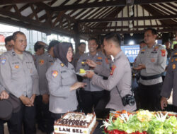 Haru, AKBP Yusriandi Berikan 26 Personel Lampung Selatan Kejutan Ada Apa.