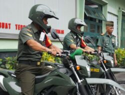 Dandim 0822 Bondowoso Serahkan 140 Unit Sepeda Motor Trail Untuk Babinsa
