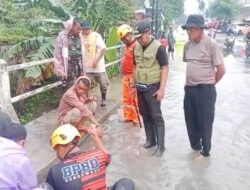 Bupati Bondowoso Turun Langsung Atasi Genangan Air Di Jln Kis Mangun Sarkoro