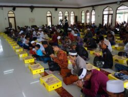 Pondok Pesantren Al Ishlah Bondowoso Berikan 2,7 Ton Kurma Kepada 270 Musholla dan Masjid Seluruh Tapal Kuda