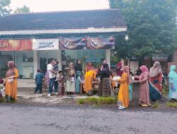 Murid TK AISYIYAH Grujukan Cerme Bondowoso Bagi – Bagikan Takjil