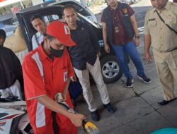 Antisipasi Kecurangan Jelang Mudik Lebaran Unit Pidsus Polres Bondowoso Bersama Diskoperindag Sidak SPBU