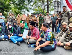 Himpunan Mahasiswa Islam Tulungagung Gelar Unjuk Rasa Bersama Ketua DPRD Tulungagung.